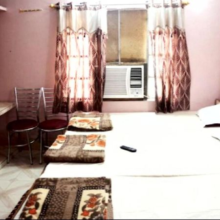 Hotel P N Ganga Varanasi Esterno foto